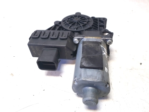 Opel Zafira B (2005–2014) Esiukse aknatõstuki mootor 13132434 - 2