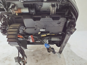 Land Rover Range Rover IV (2012–2026) Vordersitz und seine Teile LR113992 - 3