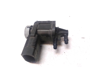 AUDI A8 D4 (2010–2017) Magnetventil 1K0906263A - 4