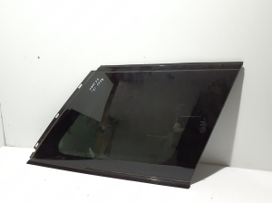   Rear quarter glass  - LR077629 