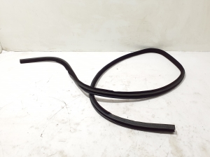 Land Rover Range Rover IV (2012–2026) Front door rubber seal LR034097 - 3