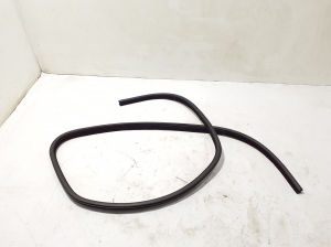  Front door rubber seal  - LR034097 