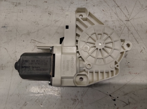 AUDI A4 B8 (2007–2016) Rear side door window regulator motor 8K0959812 - 2