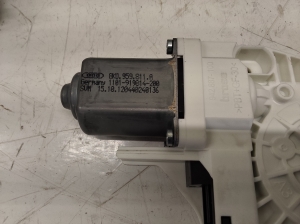 AUDI A4 B8 (2007–2016) Rear side door window regulator motor 8K0959811 - 2
