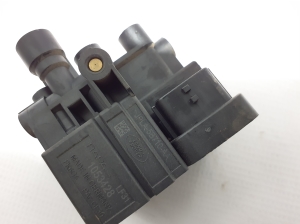 Land Rover Range Rover IV (2012–2026) Air suspension control unit JPLA5B710AA - 2