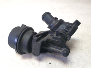 AUDI A8 D4 (2010–2017) Thermostatgehäuse 059121737 - 3