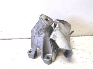 AUDI A8 D4 (2010–2017) Engine bracket 8K0199307 - 5