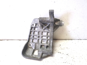AUDI A8 D4 (2010–2017) Lichtmaschinenhalter 059903143AJ - 4
