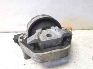 AUDI A8 D4 (2010–2017) Engine mount 65590 - 2