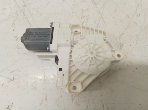 AUDI A4 B8 (2007–2016) Rear side door window regulator motor 8K0959811 - 4