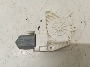 AUDI A4 B8 (2007–2016) Rear side door window regulator motor 8K0959812 - 2