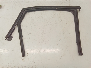 Rear side door seal on the door - 8K5839440
