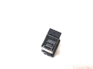 TOYOTA Avensis T27 (2008–2019) USB-pesa 861900D030 - 2