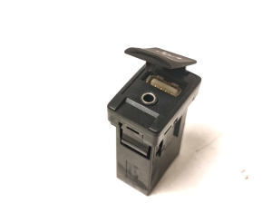 TOYOTA Avensis T27 (2008–2019) USB-pesa 861900D030 - 5