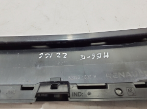 RENAULT Megane E-Tech CMF-EV (2022–2026) Rear side door outer window molding 822831302R - 3