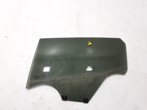   Vitre de porte latérale arrière  - 823015930R 