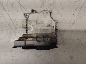 AUDI A4 B8 (2007–2016) Rear side door lock 8K0839015C - 2