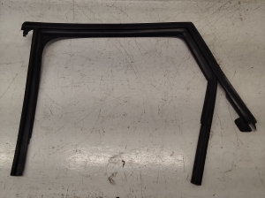 Rear side door seal on the door - 8K9839439