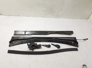 RENAULT Megane E-Tech CMF-EV (2022–2026) Wiper cowl trim panel 668128263R - 3
