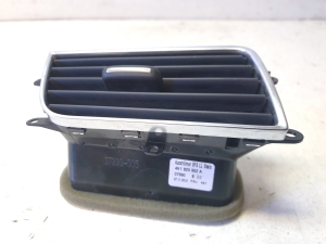 AUDI A8 D4 (2010–2017) Dashboard air vent grilles 4H1820902A - 3