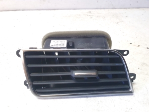 Dashboard air vent grilles - 4H1820902A