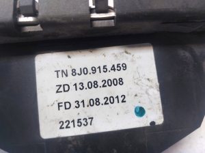 AUDI A8 D4 (2010–2017) Plussjuhtme klemm 8J0915459 - 2