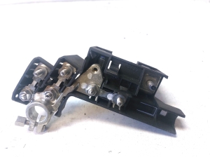 AUDI A8 D4 (2010–2017) Plussjuhtme klemm 8J0915459 - 3