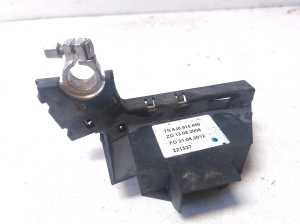 AUDI A8 D4 (2010–2017) Plussjuhtme klemm 8J0915459 - 4