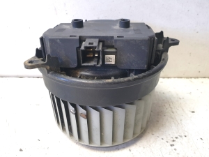AUDI A8 D4 (2010–2017) Salongi puhuri mootor 4H1820021B - 4