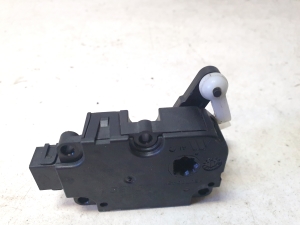 AUDI A8 D4 (2010–2017) Stellmotor Heizungsklappe CZ1139300855 - 3