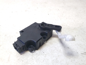 AUDI A8 D4 (2010–2017) Stellmotor Heizungsklappe CZ1139300855 - 4