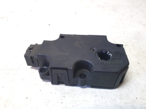 AUDI A8 D4 (2010–2017) Stellmotor Heizungsklappe CZ1139300856 - 4