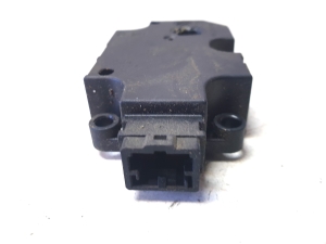 AUDI A8 D4 (2010–2017) Stellmotor Heizungsklappe CZ1139300856 - 5