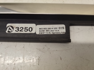 AUDI A4 B8 (2007–2016) Esiukse klaasi välimine liist 8K0853283 - 3