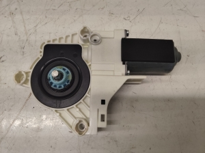 Fensterhebermotor vorne - 8K0959801