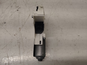 AUDI A4 B8 (2007–2016) Front door window regulator motor 8K0959802 - 2