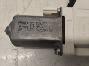 AUDI A4 B8 (2007–2016) Front door window regulator motor 8K0959802 - 3