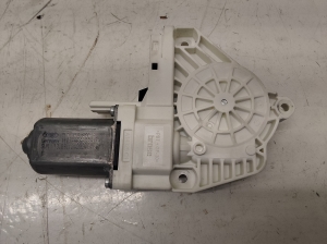AUDI A4 B8 (2007–2016) Front door window regulator motor 8K0959802 - 4