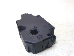 AUDI A8 D4 (2010–2017) Stellmotor Heizungsklappe CZ1139300856ND8 - 5