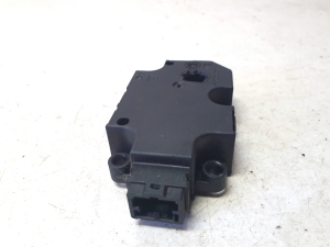 AUDI A8 D4 (2010–2017) Stellmotor Heizungsklappe CZ1139300856 - 4