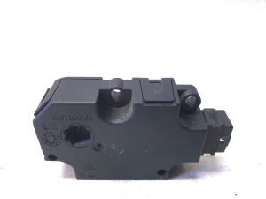 AUDI A8 D4 (2010–2017) Stellmotor Heizungsklappe CZ1139300856 - 3
