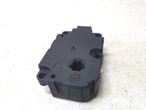AUDI A8 D4 (2010–2017) Stellmotor Heizungsklappe CZ1139300856 - 4