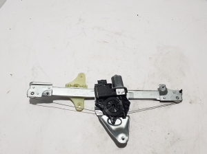 Dacia Duster (2017–2024) Front door window regulator 807217664R - 2