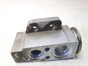 AUDI A8 D4 (2010–2017) Klimaschlauch Ventil 4H0260109