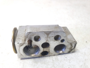 AUDI A8 D4 (2010–2017) Klimaschlauch Ventil 4H0260109 - 4