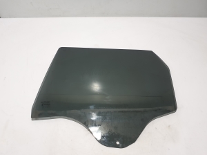   Tagumise külgukse klaas  - 823017601R 