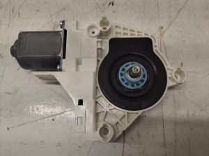 Hinterer Seitentür-Fensterhebermotor - 8K0959812