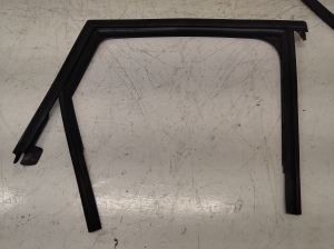 Rear side door seal on the door - 8K9839440