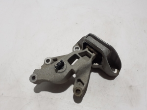 Dacia Duster (2017–2024) Engine mount 112322283R - 2