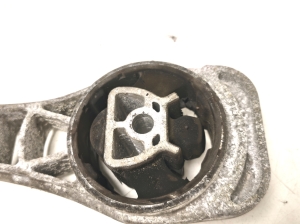 Opel Mokka (2012–2020) Gearbox mount 3722Y0019P - 4